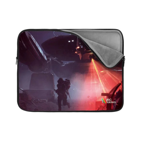 Obal na notebook ARC Raiders na zip, pootevřený, s potiskem raidera pod strojem pálícím rudé paprsky