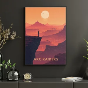 Plakát ARC Raiders Between Ruins and Sunrise v černém rámu na tmavé stěně – postava na útesu nad růžovým kaňonem