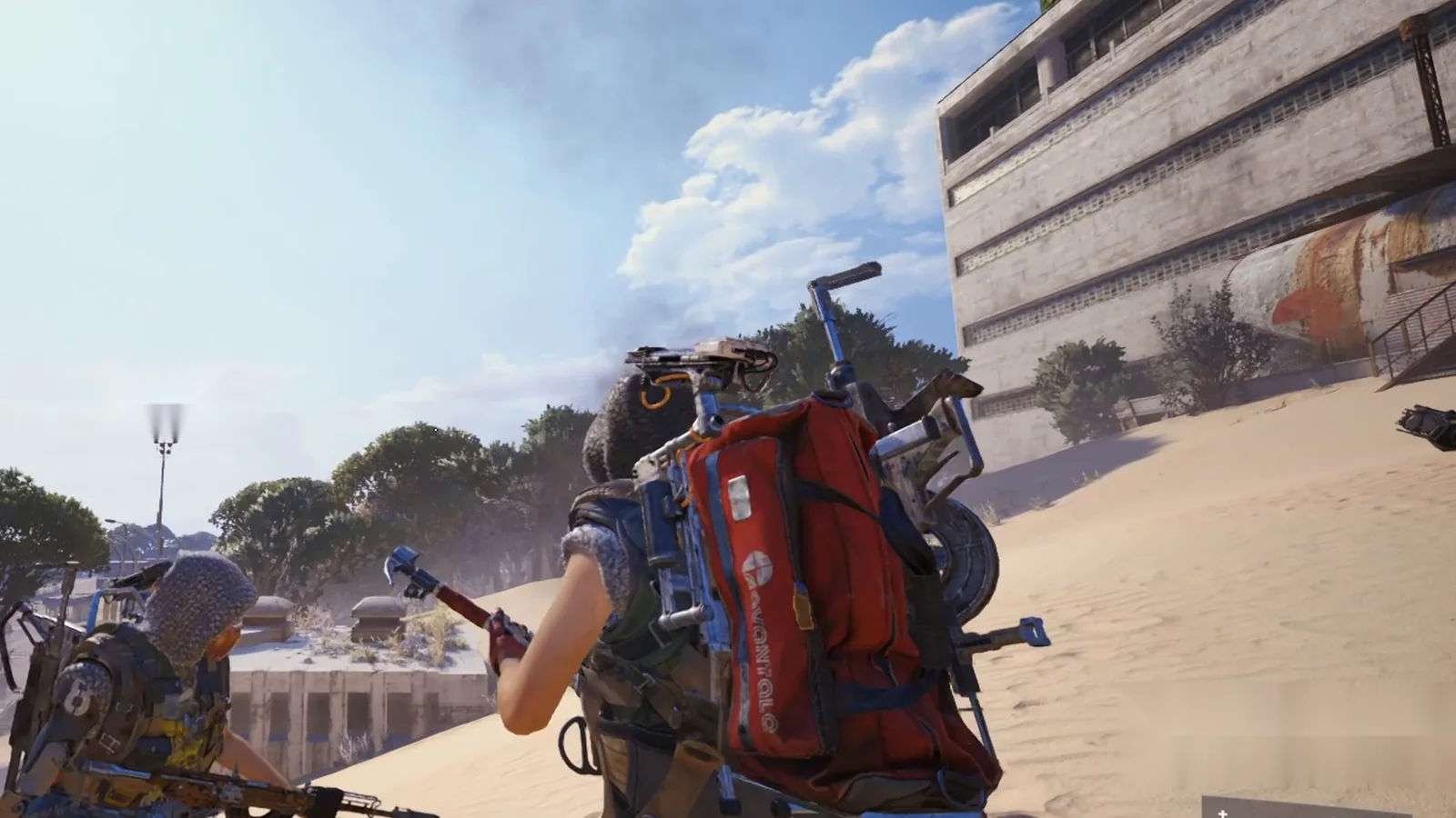 Dva Raideři vedle sebe na Buried City v PvE Only režimu ARC Raiders, nikdo nestřílí