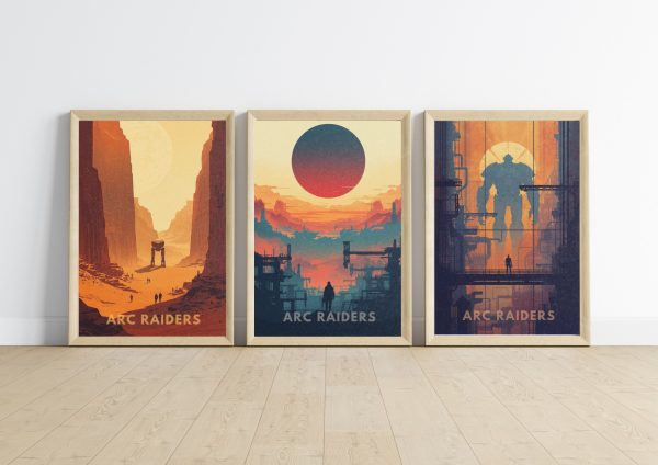 Sada tří plakátů ARC Raiders First Wave: Husk, The Surface Remembers a The Giant in the Factory ve světlých rámech opřená o bílou stěnu