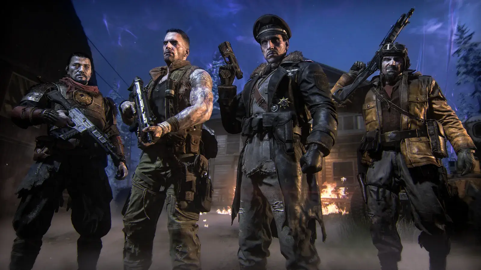 Čtveřice hrdinů režimu Zombies se zbraněmi v noci, v pozadí oheň