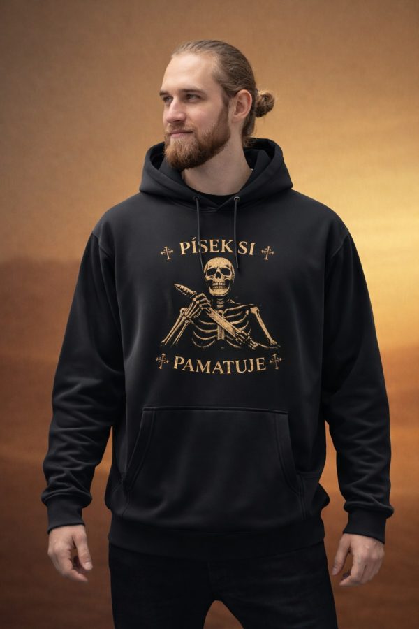 Černá mikina s kapucí Dune: Awakening Písek si pamatuje na muži – vpředu kostlivec, který si k hrudi tiskne nůž
