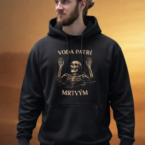 Černá mikina s kapucí Dune: Awakening Voda patří mrtvým na muži – vpředu kostlivec po hrudník ve vodě se zdviženýma rukama