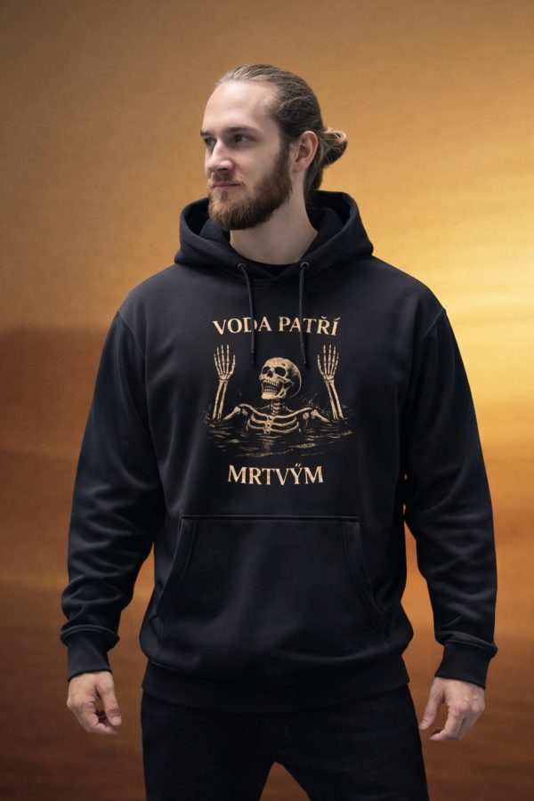 Černá mikina s kapucí Dune: Awakening Voda patří mrtvým na muži – vpředu kostlivec po hrudník ve vodě se zdviženýma rukama