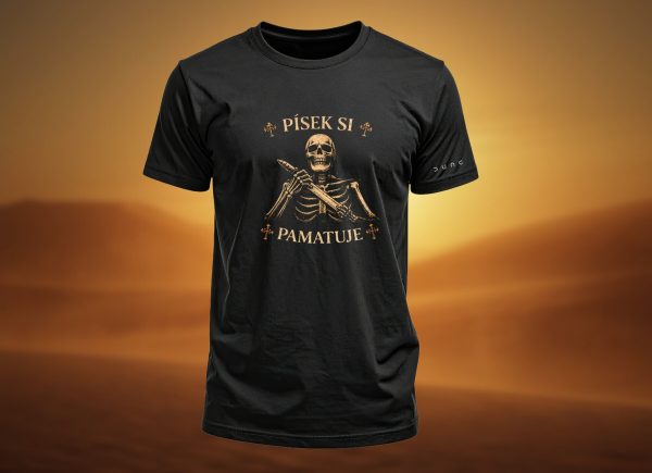Černé tričko Dune: Awakening Písek si pamatuje – přední strana s kostlivcem a nožem, na rukávu malý nápis DUNE