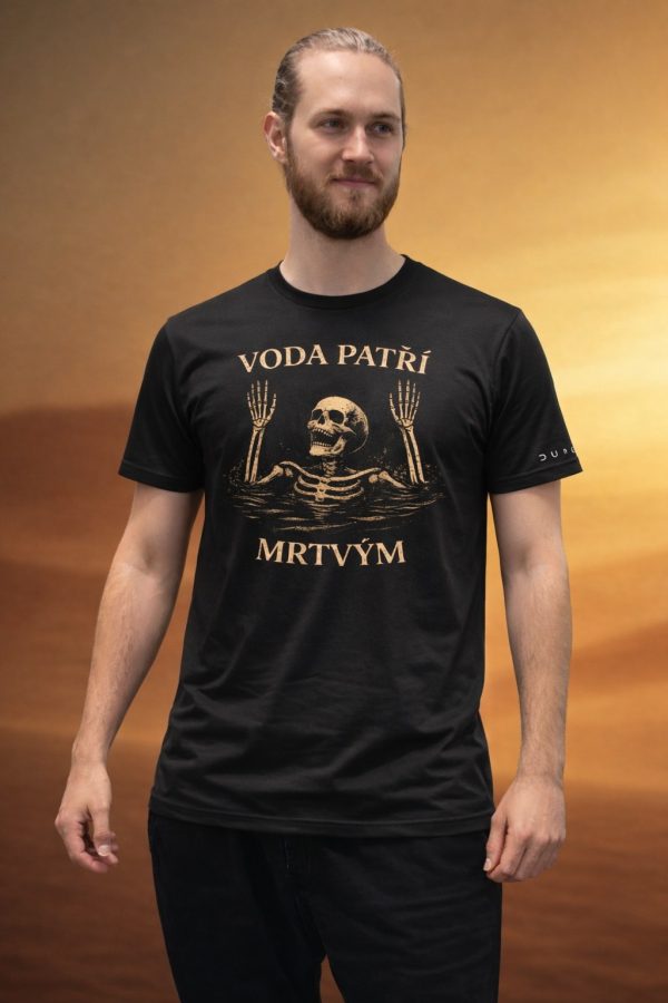 Černé tričko Dune: Awakening Voda patří mrtvým na muži – vpředu kostlivec po hrudník ve vodě se zdviženýma rukama