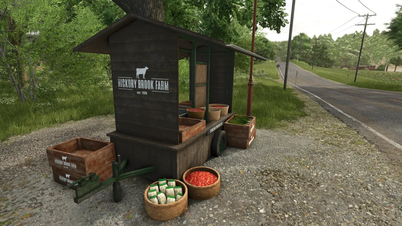 Dřevěný stánek farmy s bednami zeleniny u venkovské silnice