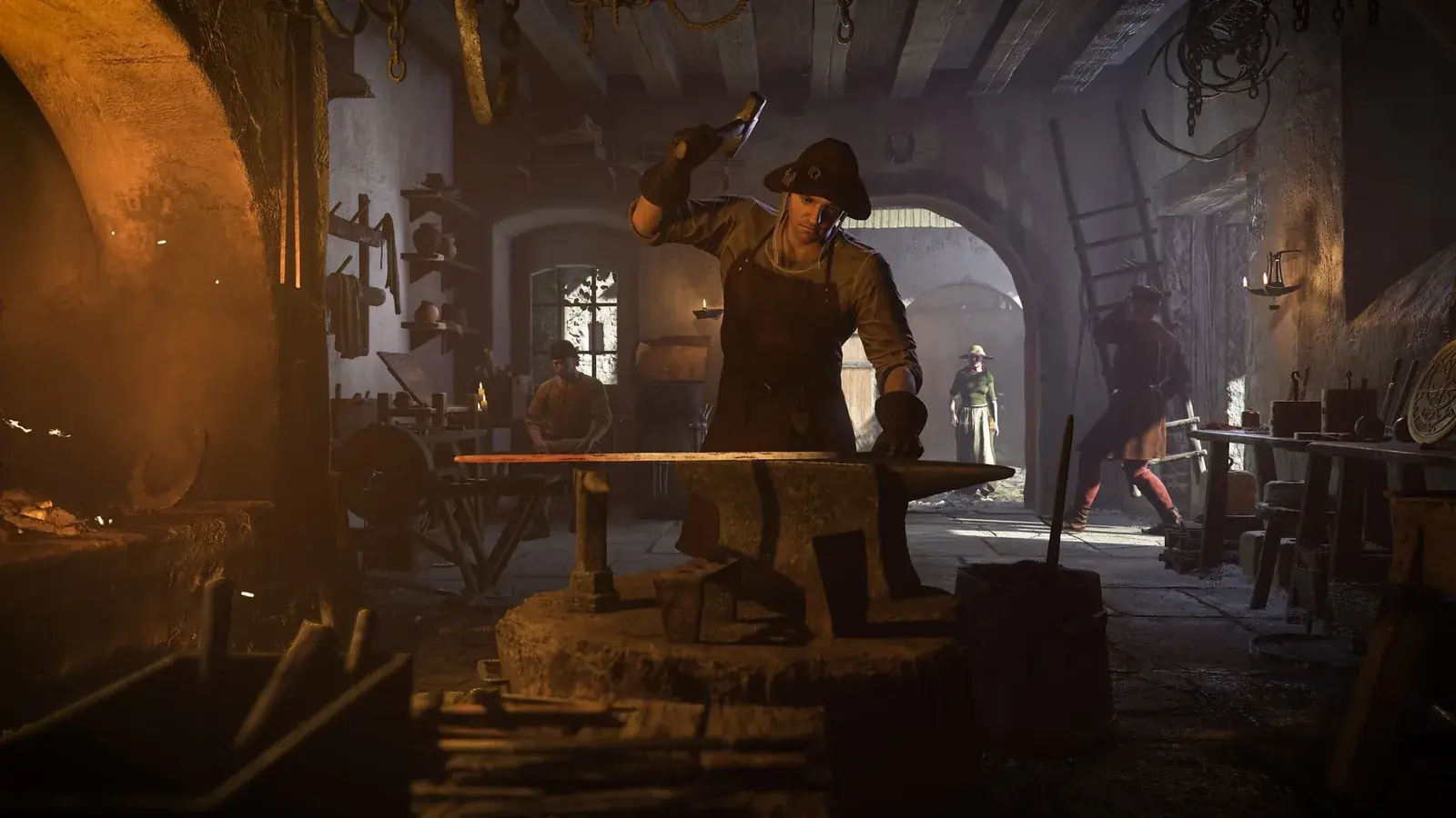 Kovář buší kladivem na kovadlině v kovárně, rozšíření Legacy of the Forge