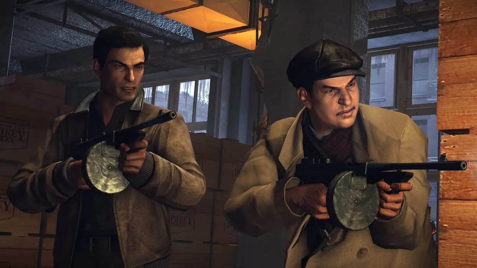 Vito a Joe se samopaly Thompson v kryté pozici ve skladu, Mafia II: Definitive Edition