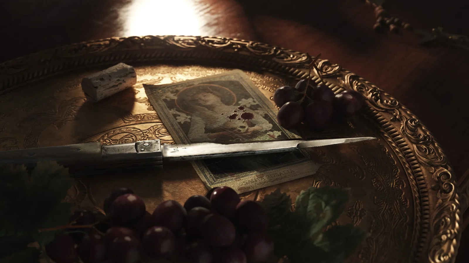 Vystřelovací nůž na stříbrném tácu s obrázkem svaté a hrozny, Mafia: The Old Country
