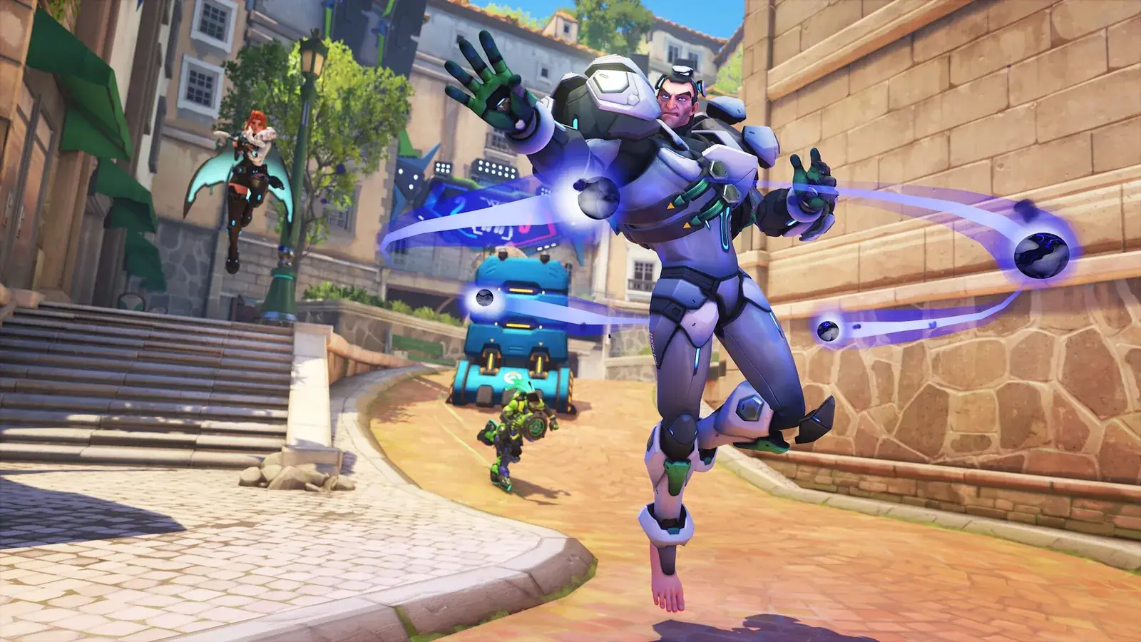 Hrdina Overwatch ve skoku střílí kulové projektily na slunné ulici