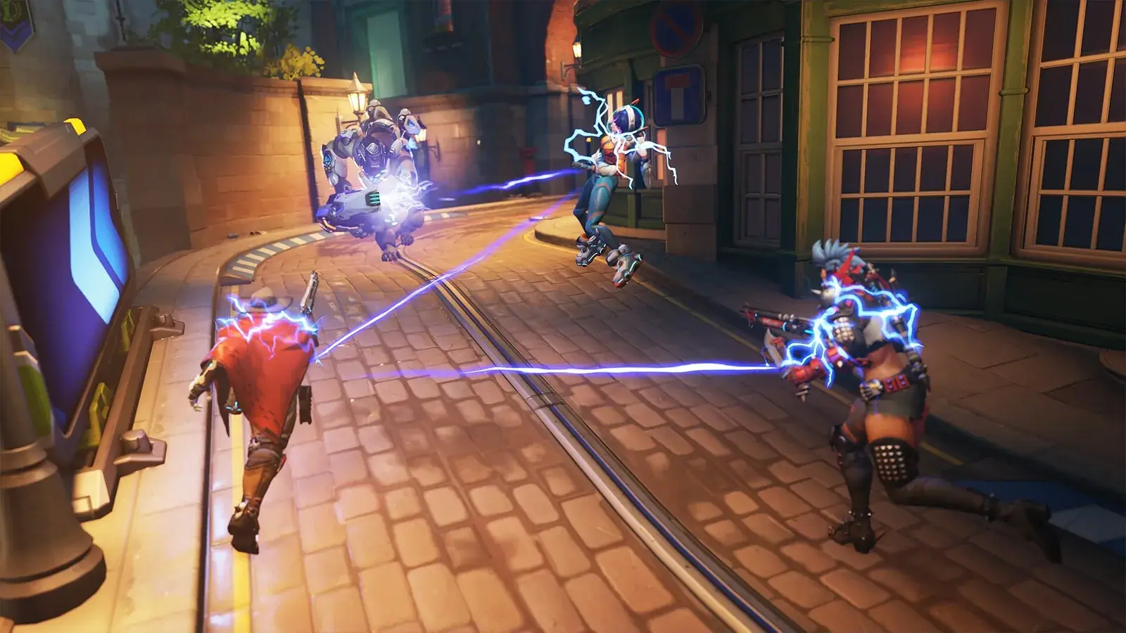 Souboj několika hrdinů Overwatch na večerní dlážděné ulici s elektrickými výboji