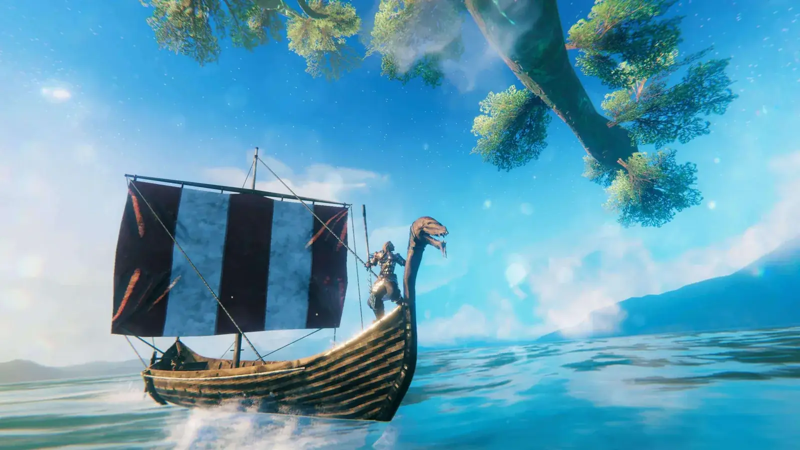 Vikingská loď s pruhovanou plachtou plachtí po modrém moři