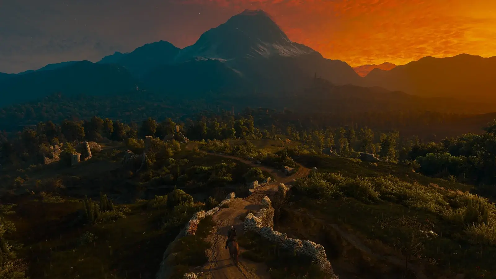 Krajina s horou při oranžovém západu slunce ve verzi Remastered